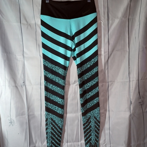 Nike Dri-Fit leggings - Picture 1 of 8